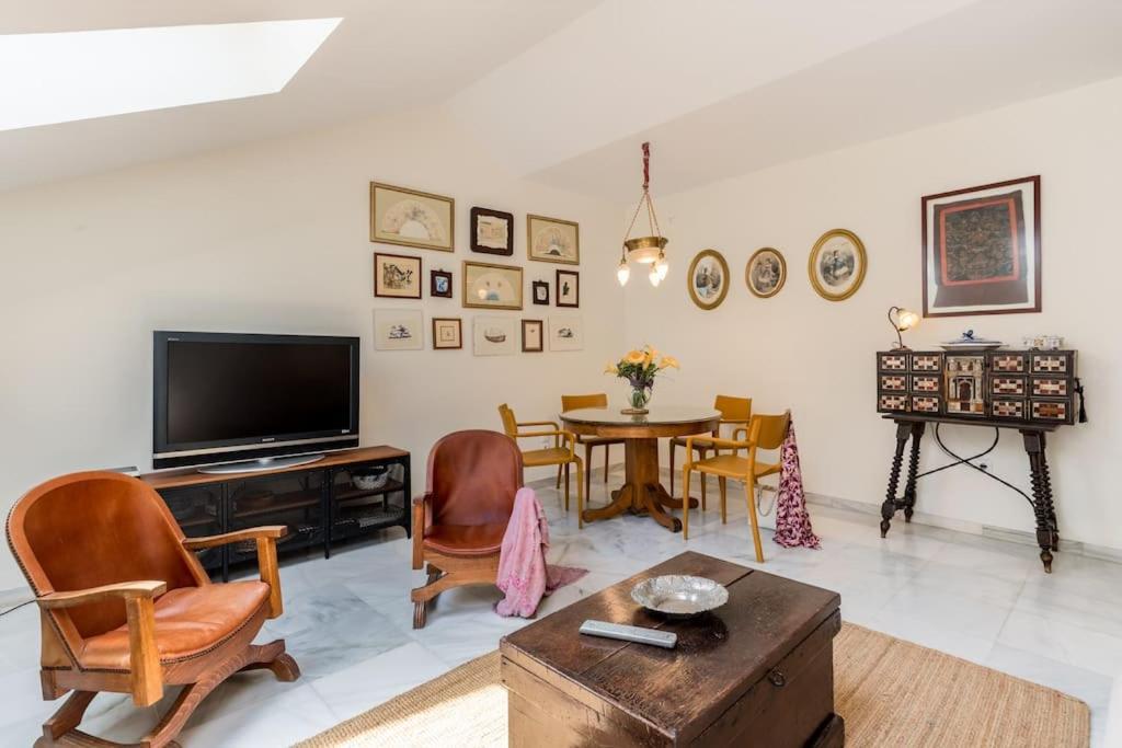 Apartamentos Rg, San Vicente 22 塞维利亚 外观 照片